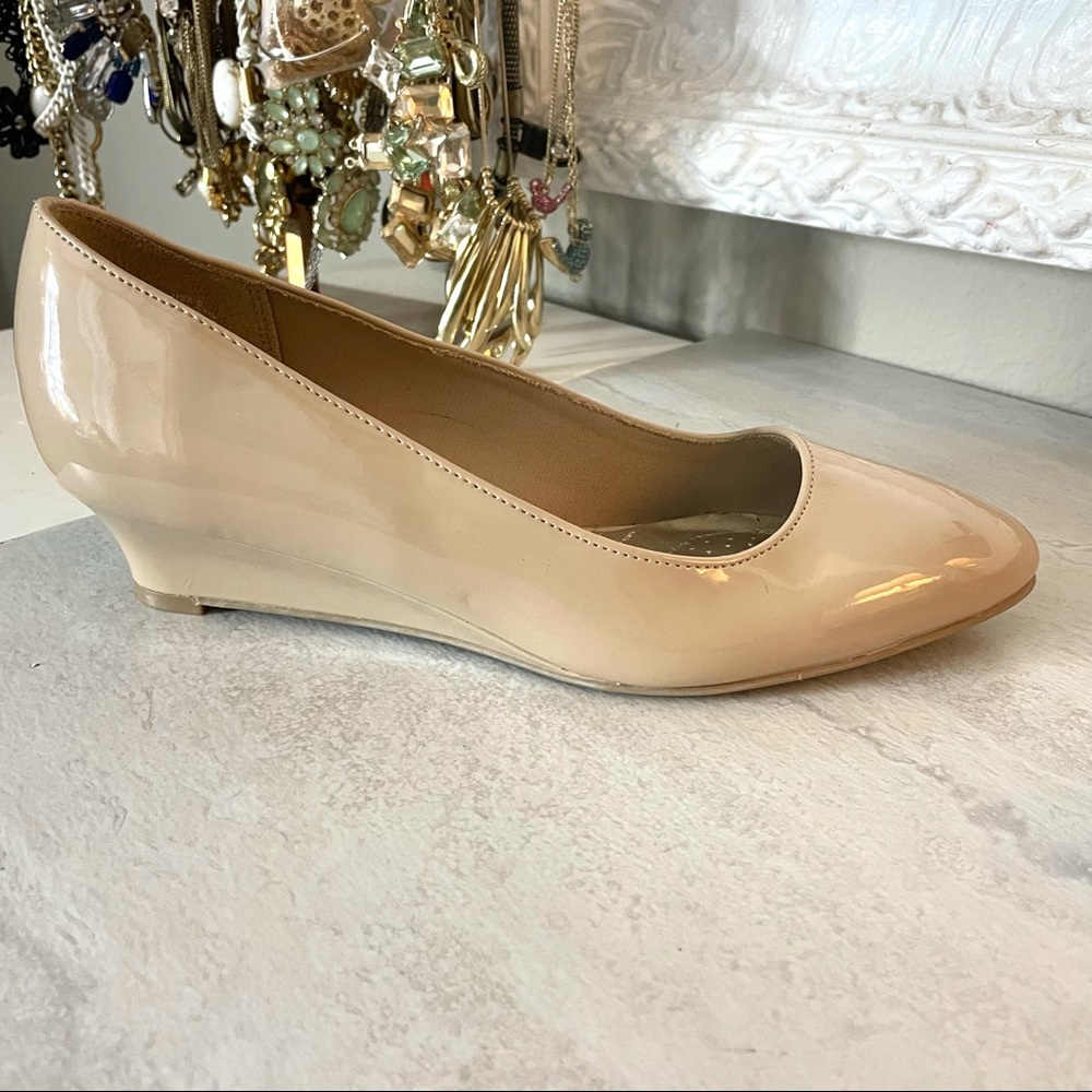 3/$20 Dexflex Comfort nude comfortable wedges